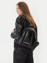 Carica l'immagine nel visualizzatore di Gallery, LOVE MOSCHINO zaino nero