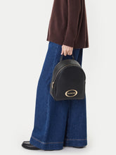 Carica l'immagine nel visualizzatore di Gallery, LOVE MOSCHINO zaino nero