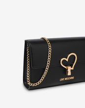 Carica l&#39;immagine nel visualizzatore di Gallery, LOVE MOSCHINO Borsa a tracolla nera con chiusura a cuore dorata
