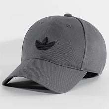 Carica l&#39;immagine nel visualizzatore di Gallery, ADIDAS Cappellino adicolor Classic Trefoil Baseball grigio
