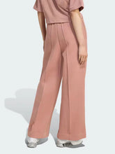 Carica l&#39;immagine nel visualizzatore di Gallery, ADIDAS Pantalone sportivo Wide Off Placed 3 Stripes rosa
